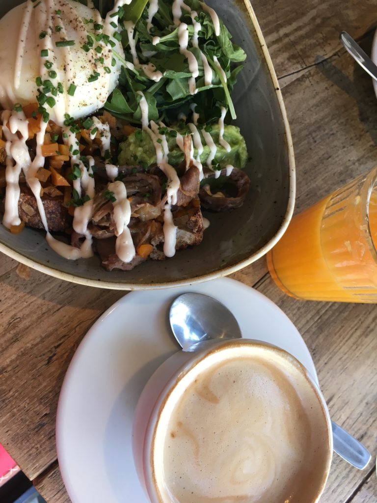 The Brunch bowls from Mamúa are to die for. They are packed full of hearty ingredients that stick with you all day long. For this reason I consider it to have one of the best brunches. 