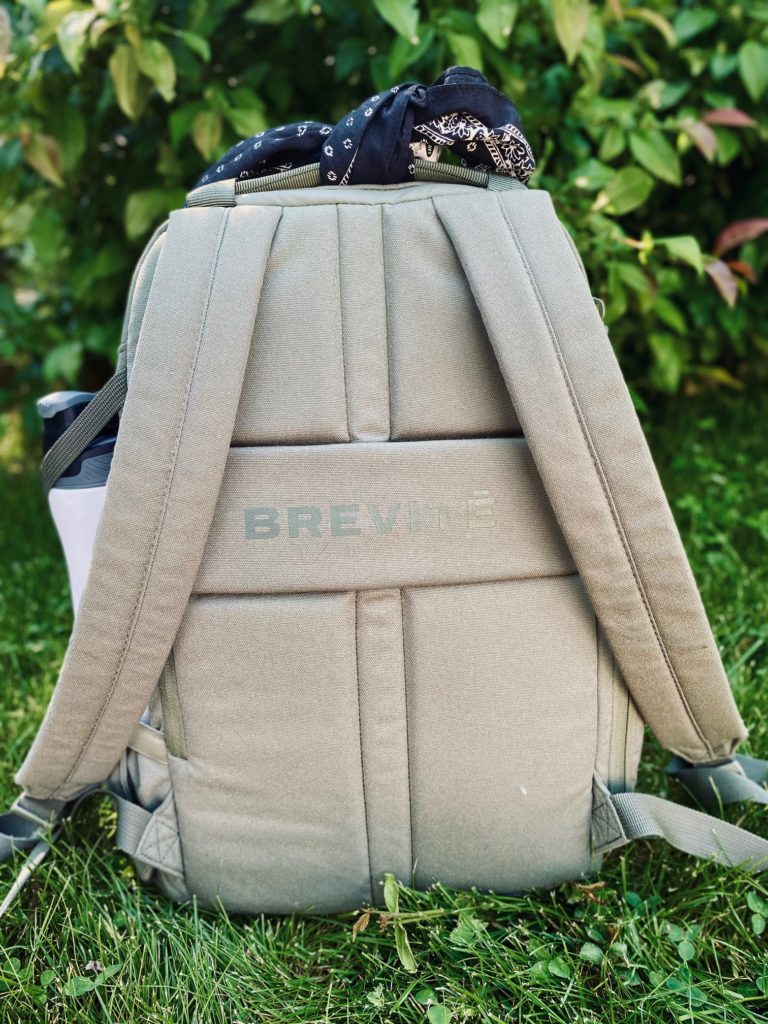 I love the sturdy straps, high quality material and luggage passthrough that keeps your Brevité Jumper Photo Backpack secure while in transit! 