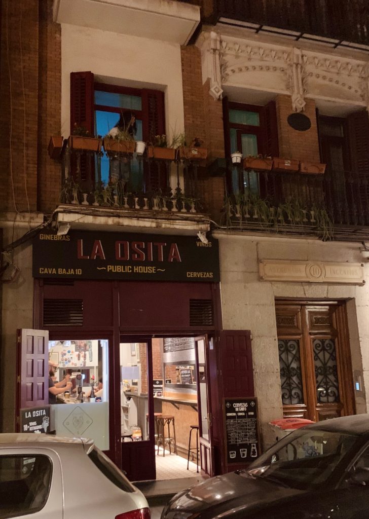La Osita is one of the few craft beer bars in La Latina. Smack dab in Calle Cava Baja this is a must visit while in the Barrio