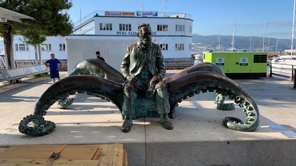 Monumento a Julez Verne is a statue at the ferry docks of Vigo. Here you can catch a ride from Vigo to Cies Islands