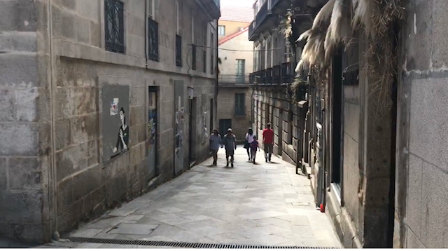 The old center of Vigo is tranquil and the streets are winding. 