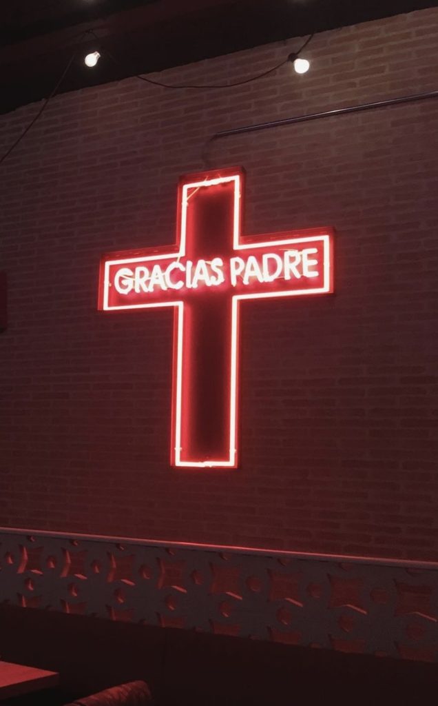 Gracias Padre is a trendy restaurante en Chueca, that features unique neon and designs throughout their restaurant.