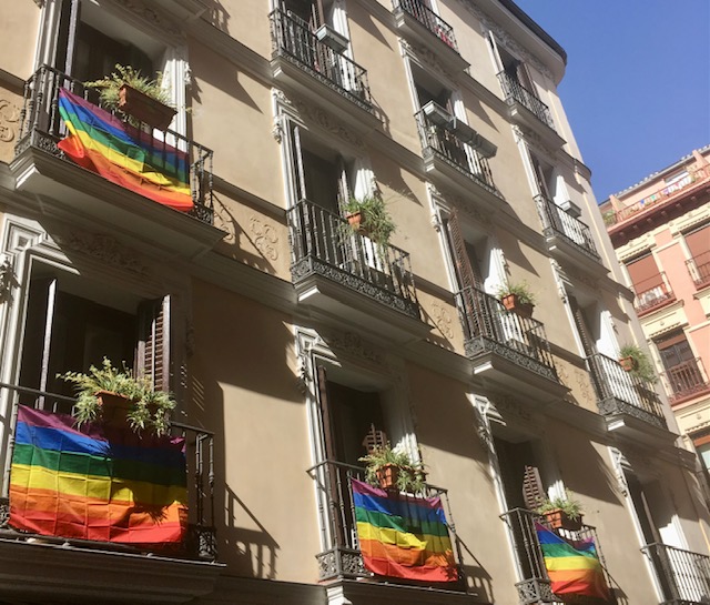 restaurantes en chueca are delicious, aesthetic, and most of all inclusive. The neighborhood of Chueca prides itself on inclusivity. 
