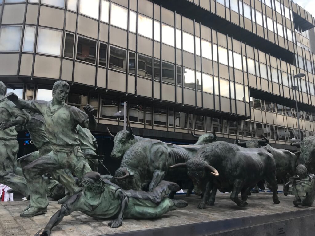 Monumento al Encierro depicts the famous Running of the bulls that takes place during La Fiesta de San Fermín. 